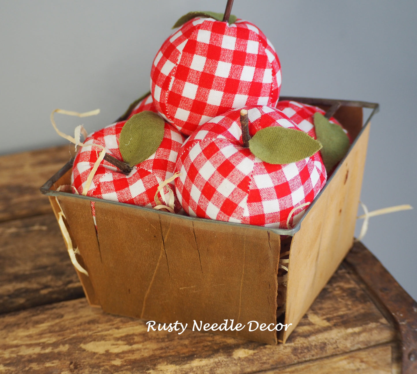 Vintage Wooden Fruit Basket with 5 Handmade Apples